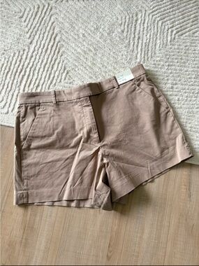 Abercrombie & Fitch Classic High-Rise Tailored Khaki Shorts • Size 32